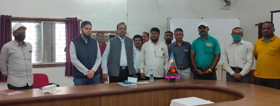 रेल्वे इंजीनियरिंग कारखान्यातील समस्या त्वरित मार्गी लावाव्यात : सेंट्रल रेल्वे मजदूर संघातर्फे मुख्य इंजिनिअर जैन यांना निवेदन !