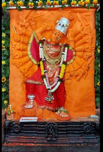 बघा व्हिडिओ – सप्तशृंगी माता मूर्तीचे दर्शन