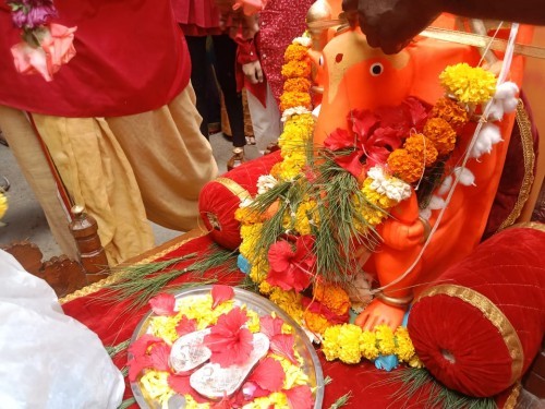 श्री निलमणी गणेशच्या पार्थिव मूर्ती ची पालखी तून प्रथम मानाची विसर्जन महामिरवणुक सकाळी संपन्न