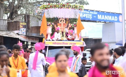 बघा व्हिडिओ – मनमाड शहरात गणेशभक्तांकडून आपल्या लाडक्या बाप्पाला भक्तिमय वातावरणात निरोप