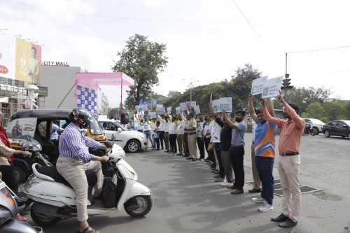 नाशिक वाहतूक पोलीस आणि अशोका मेडिकव्हर हॉस्पिटल तर्फे रस्ते अपघातांबाबत जनजागृती
