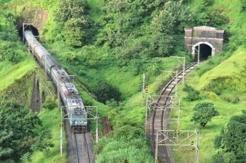 इगतपुरी – कसारा दोन रेल्वे लाईन साठी हिरवा कंदील – ९ कोटी निधी