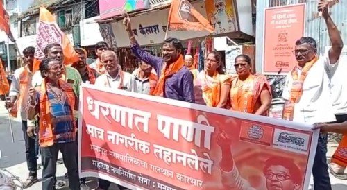 बघा व्हिडिओ – २२ दिवसाआड पाणीपुरवठा करणाऱ्या नगर परिषद प्रशासन विरोधात मनसेचा मोर्चा