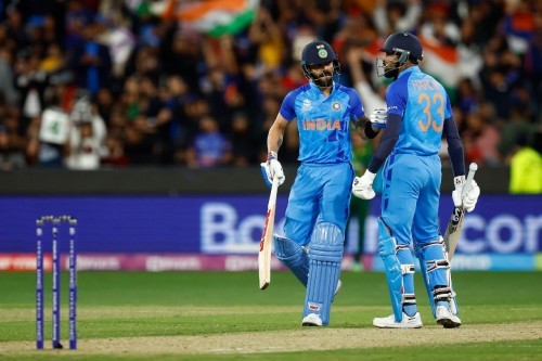 भारताने काल पाकिस्तानवर मिळविलेल्या विजयी क्षणांचा व्हिडिओ आय सी सी ने केला शेअर