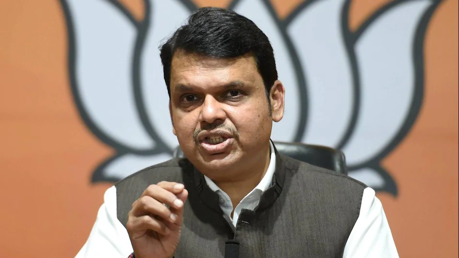 राज्य कर्मचाऱ्यांना दिवाळीपूर्वी होणार नोव्हेंबर चे वेतन अदा : देवेंद्र फडणवीस