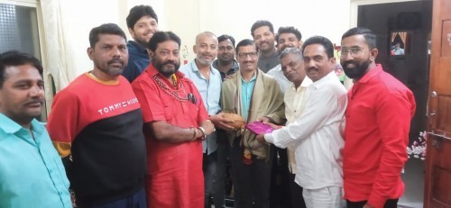 कवी संदीप देशपांडे सर यांचा राष्ट्रवादी तर्फे सत्कार !