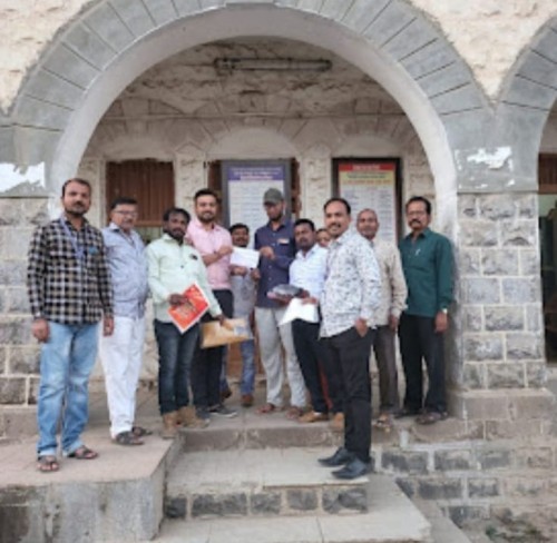 नांदगाव नगरपालिकेच्या भरारी पथकाने शहरात सिंगल युज प्लास्टिक विक्रेत्याकडून ५००० रूपये दंड वसूल