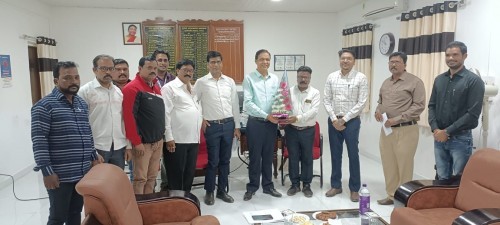 ऑल इंडिया एससी एसटी रेल्वे एम्प्लाईज असोसिएशन मनमाड तर्फे मध्य रेल्वेचे पी.सी.एम.एम.श्री.आर.एल.राणा(मुंबई) यांना निवेदन देण्यात आले