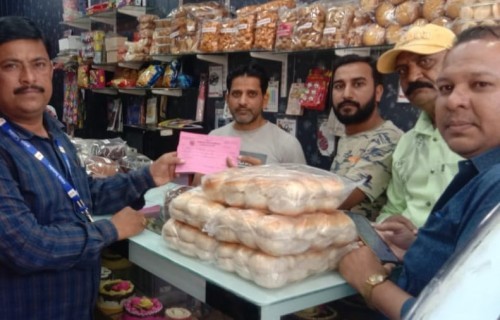 प्लास्टिक विक्री करणाऱ्या दुकानदारांवर पालिकेची धडक कारवाई – आठ हजाराचा दंड वसूल