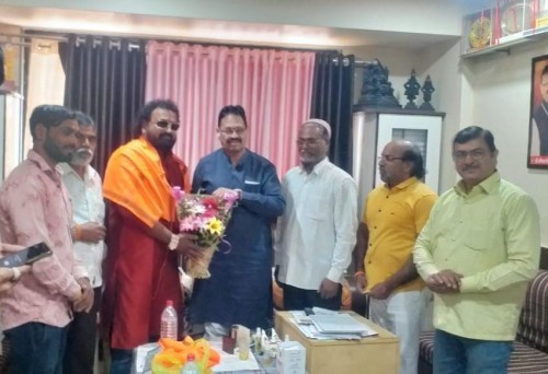 शिवसेना उद्धव बाळासाहेब ठाकरे  पदाधिकाऱ्यांचा घोलप यांच्या हस्ते सत्कार