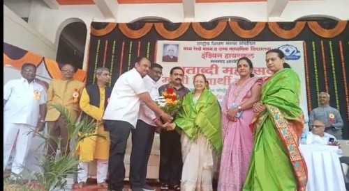 बघा व्हिडिओ – इंडियन स्कूल मनमाडच्या शताब्दी महोत्सवास उपस्थित राहत आमदार कांदे यांनी दिल्या शुभेच्छा