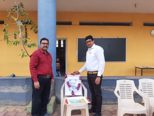 कवी रवींद्रनाथ टागोर इंग्लिश मीडियम स्कूल मध्ये लाला लजपतराय यांची जयंती साजरी”