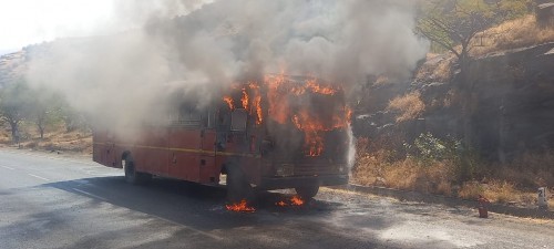 चांदवड जवळील राहुड घाटात बस ने घेतला अचानक पेट – बस जळून खाक