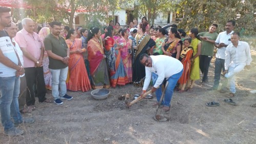 लक्ष्मीनगर(नांदगाव)श्री.लक्ष्मी माता मंदिराचे भूमिपूजन सौ.अंजुम कांदे यांच्या शुभ हस्ते संपन्न  नांदगाव सोमनाथ घोंगाणे
