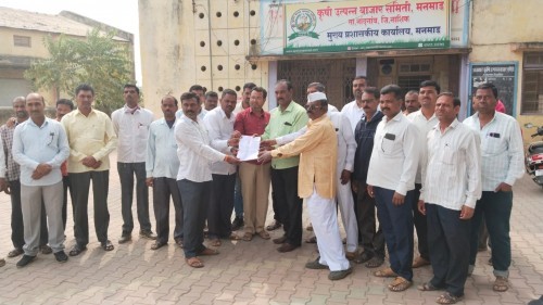 मनमाड बाजार समितीमधील माथाडी कामगारांचा लाक्षणिक संप
