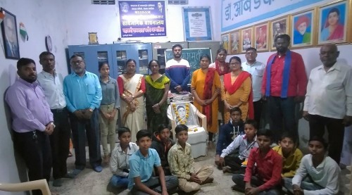 कोळसा-शेणगवऱ्या विकून रमाईने महामनवाचा संसार सांभाळला – विकास वाहुळ