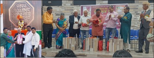 शाहीर सुरेशचंद्र आहेर यांच्या घुंगरू सुटलं र कथा संग्रहाचा प्रकाशन सोहळा मान्यवरांच्या उपस्थितीत संपन्न