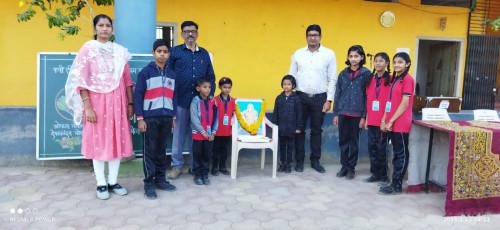 के आर टी शाळेत संत गाडगेबाबा यांची जयंती साजरी
