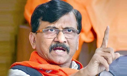 विधिमंडळ हे तर चोर मंडळ ; संजय राऊत यांचे वादग्रस्त विधान – हक्कभंगाची कारवाई होणार ?
