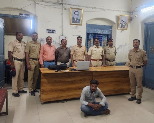 बघा व्हिडिओ – मनमाड लोहमार्ग पोलीसांनी लॅपटॉप चोरणाऱ्यास केली 24 तासाच्या आत अटक