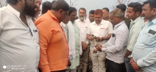 घाटमाथ्यावर अवकाळीमुळे झालेल्या नुकसानीची विरोधी पक्ष नेते अंबादास दानवे यांनी केली पाहणी – शासनाने शेतकऱ्यांना तातडीने मदत करण्याची मागणी