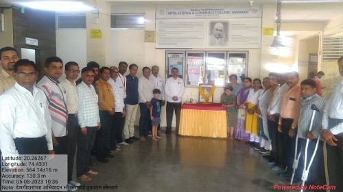 मनमाड महाविद्यालयात श्रीमती कैलास वासी ताराबाई तुकाराम पाटील यांना विनम्र अभिवादन.