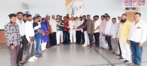 गोदावरी एक्सप्रेस मनमाड येथूनच सुरू ठेवावी; आर पी आय ची मागणी अन्यथा रेल रोकोचा इशारा