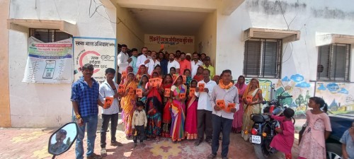 नवसारी व पानेवाडी येथील आदिवासी कुटुंबियांना घरपोच रेशन कार्ड चे वाटप