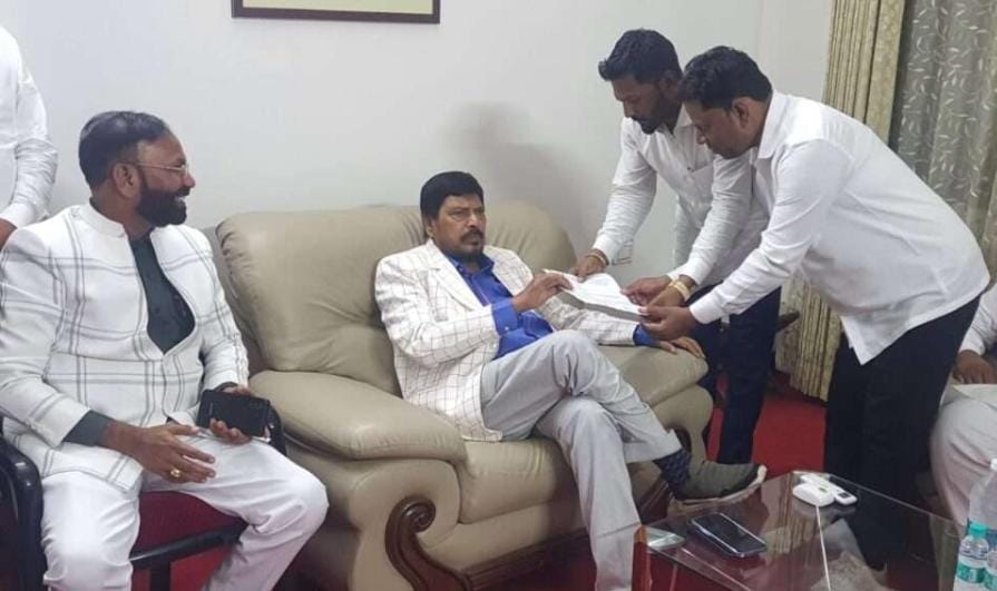 प्रकाश लोंढे यांना मंत्रिमंडळात स्थान देण्याची गुरुकुमार नीकाळे यांची ना.आठवलेंकडे मागणी