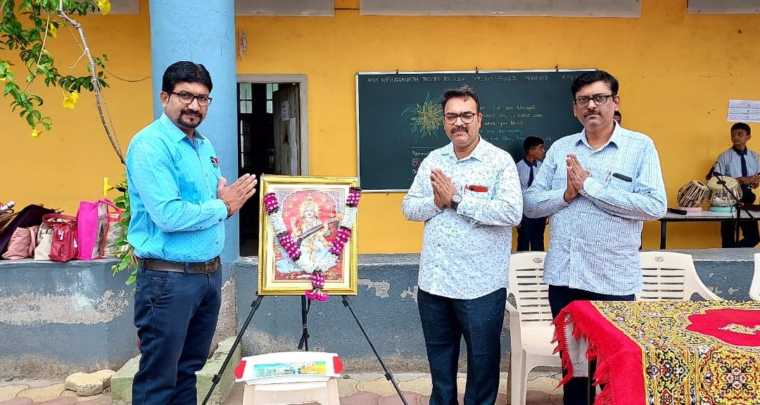 कवी रवींद्रनाथ टागोर हायस्कूलमध्ये विश्व जनसंख्या दिवस साजरा करण्यात आला.