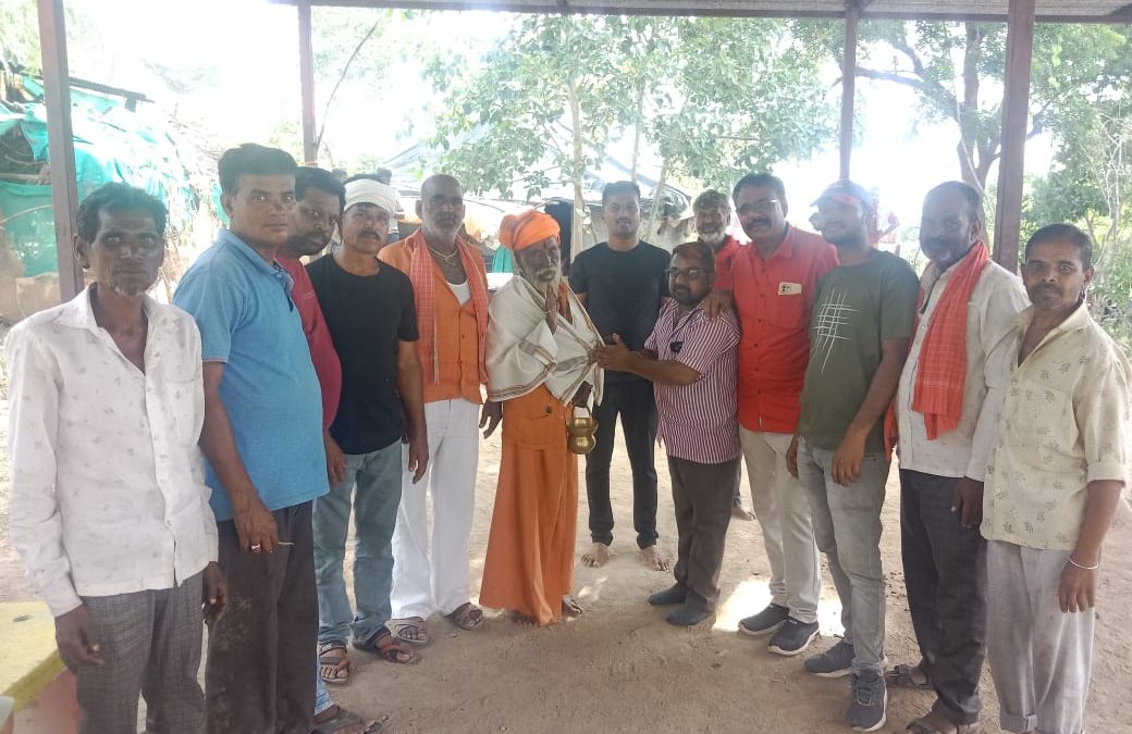 चांदेश्वरी जवळील हनुमान मंदीरात महाप्रसाद वाटप