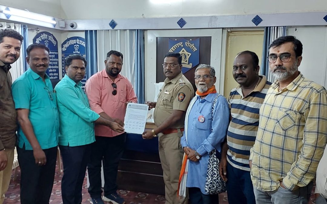 पाचोरा येथील पत्रकार संदीप महाजन यांच्यावर झालेल्या भ्याड हल्ल्याचा निषेध मनमाड मराठी पत्रकार संघाने केला निषेध