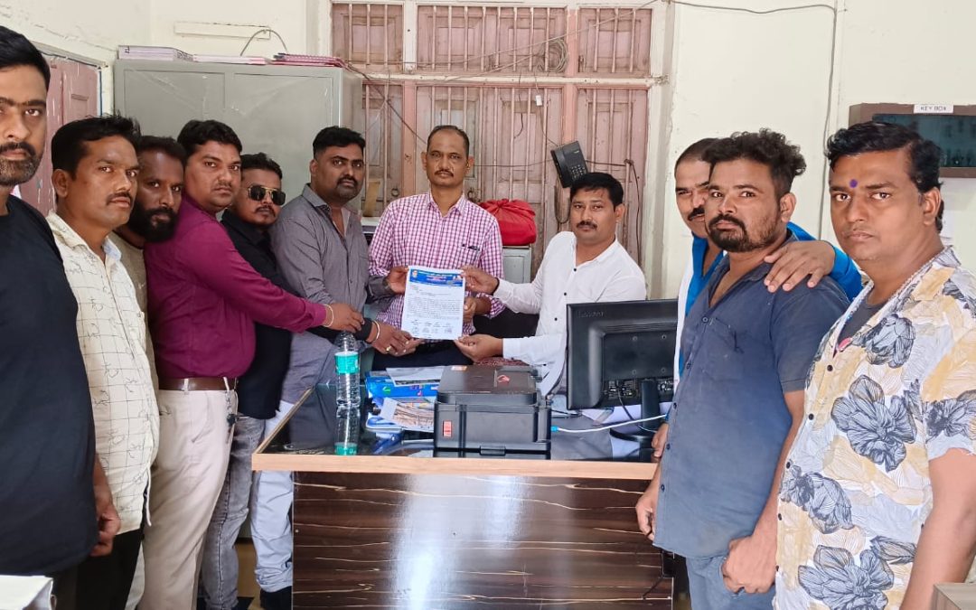 डॉ. बाबासाहेब आंबेडकर यांचा पूर्णाकृती पुतळा बसविण्या संदर्भात रिपाइंचे शहराध्यक्ष महाविर जाधव यांचे नगरपालिका मुख्याधिकारी यांना निवेदन.!