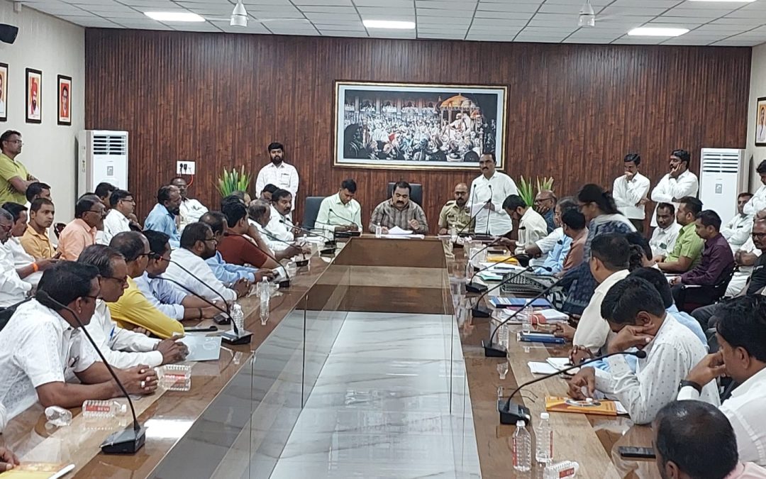 संभाव्य दुष्काळी परिस्थितीवर उपाययोजना करण्यासाठी आ. सुहास कांदे यांची आढावा बैठक
