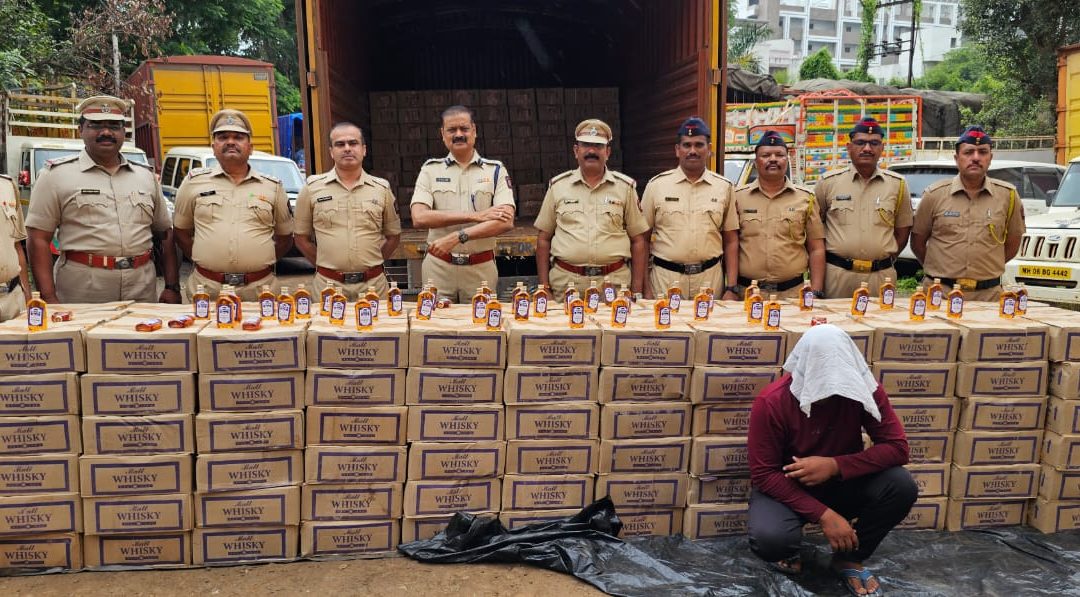 राज्य उत्पादन शुल्क विभागाच्या कारवाईत कंटेनर सह गोवा बनावटीचा १ कोटीचा मद्य साठा जप्त