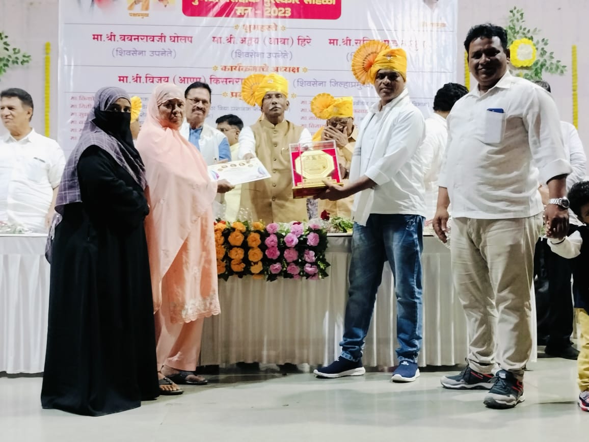 जावीद शेख(सर) यांना जिल्हास्तरीय उपक्रमशिल शिक्षकेतर पुरस्कार जावीद शेख(सर) यांना जिल्हास्तरीय उपक्रमशिल शिक्षकेतर पुरस्कार