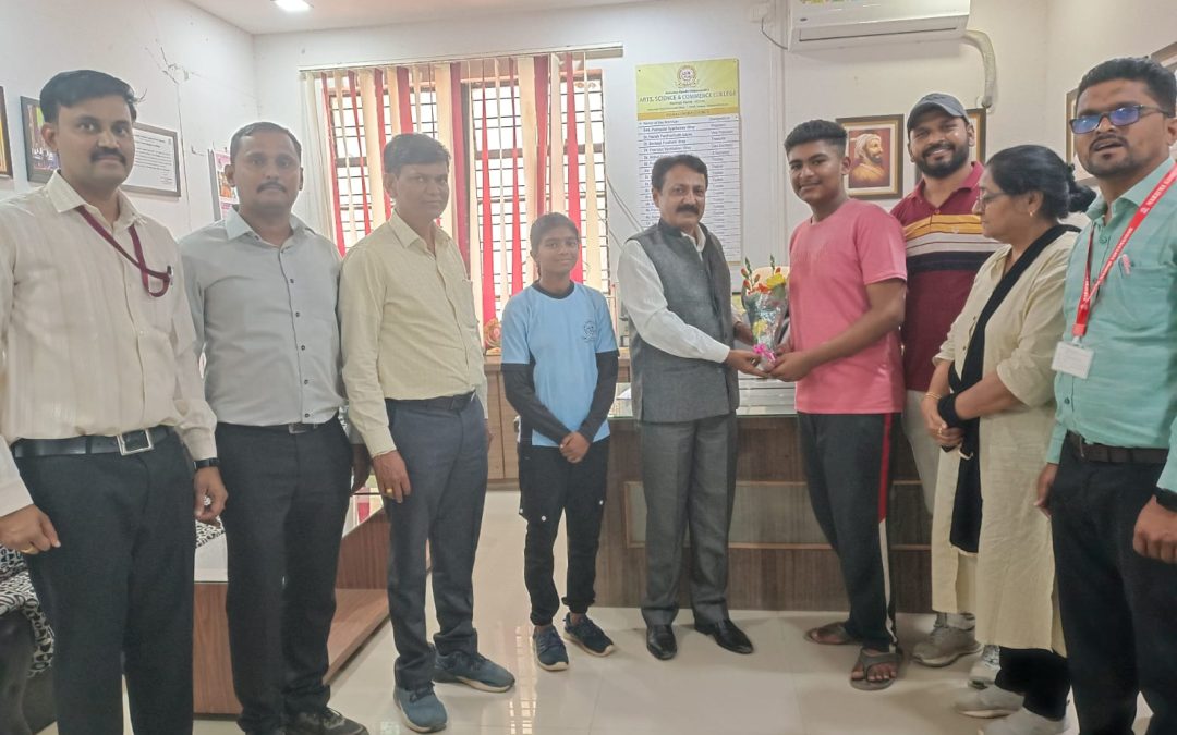 मनमाड कनिष्ठ महाविद्यालयाच्या खेळाडूची जिल्हास्तरीय बुद्धिबळ स्पर्धेसाठी निवड