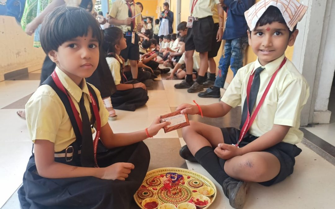 के आर टी शाळेत के जी विभागात रक्षाबंधन सण उत्साहात साजरा
