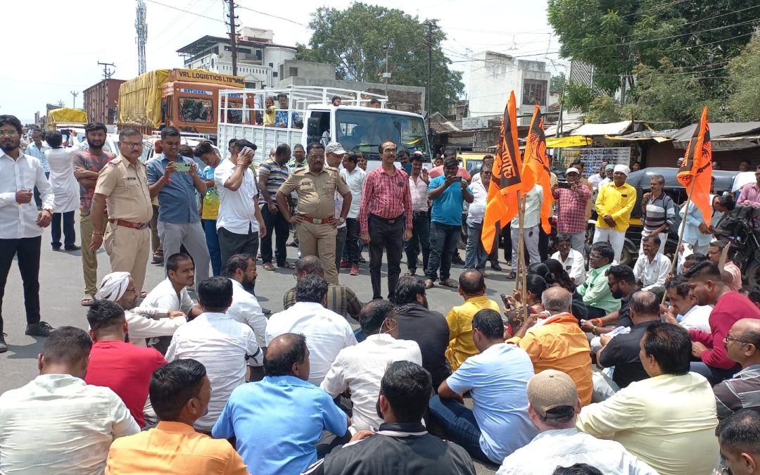 मराठा आरक्षण आंदोलकांवर झालेला लाठीचार्ज निंदनीय; जालना एस पी ना निलंबित करण्याची मागणी