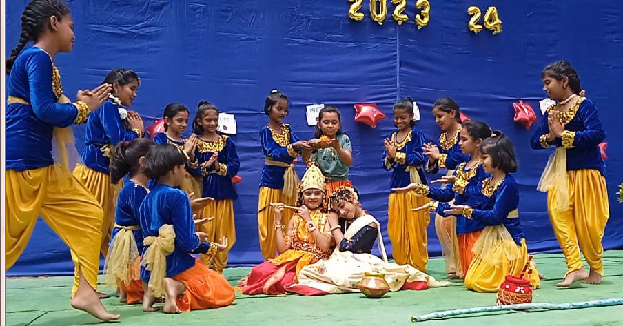 जे.टी.कासलीवाल इग्लिश मिडीयम स्कूल मध्ये बालगोपालानी साजरा केला गोपालकाला- दहीहंडी उत्सव