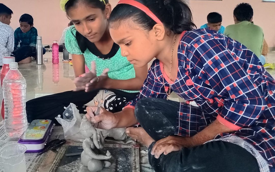 भाटगाव येथे कार्यशाळा संपन्न – १२० विद्यार्थ्यांनी घेतला सहभाग – साकारल्या पर्यावरणपूरक गणेशमूर्ती