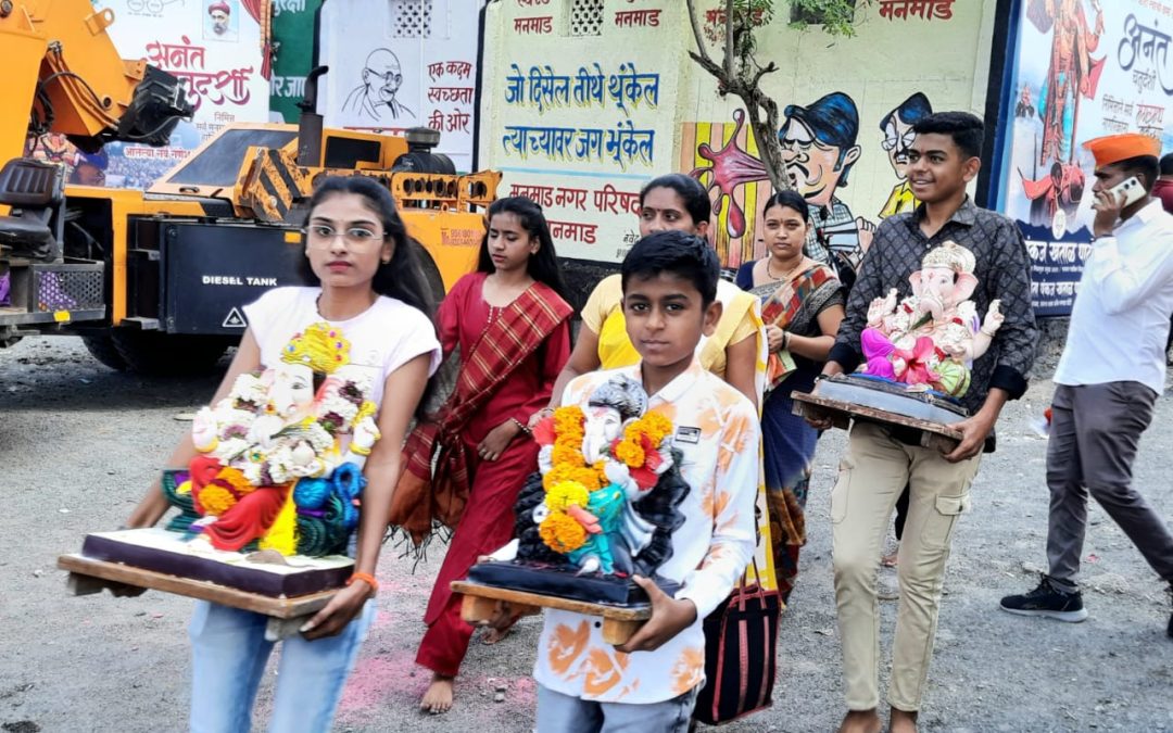 मनमाड शहरात लाडक्या बाप्पाला भक्तिमय वातावरणात निरोप