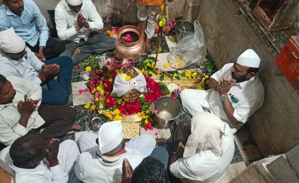 आमदार कांदे यांच्या वाढदिवसानिमित्त नागेश्वर मंदिरात जलाभिषेक व महापुजा