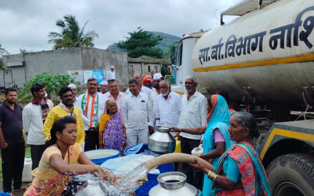 चांदवड तालुक्याचे माजी आमदार शिरीषकुमार कोतवाल यांनी दिली कातरवाडी दुष्काळ भागात भेट