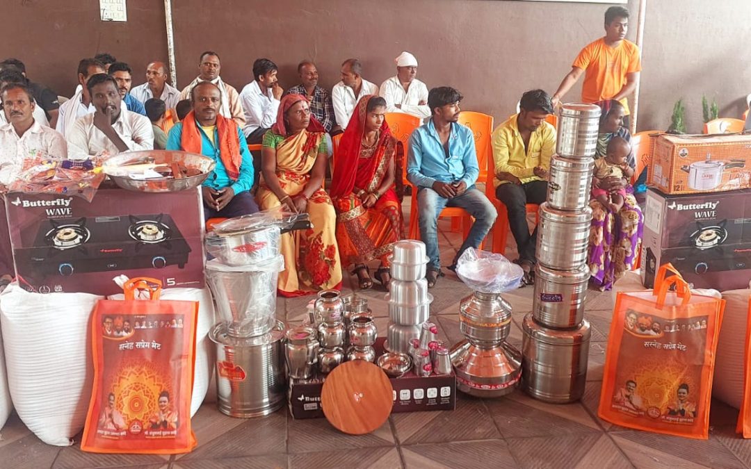 माणिकपुंज गणेशनगर येथील जळीतग्रस्त कुटूंबीयांना आ. सुहास कांदे यांचेकडून मदत