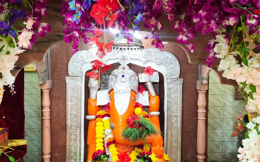 भाद्रपद महागणेशोत्सव 2023 निमित्त रविवारी वेशीतील प्राचीन श्री निलमणी गणेश मंदीरात श्रीसत्य विनायक महापूजा व सलग नवव्या वर्षी छप्पन महाभोग (महानैवेद्य) कार्यक्रमाचे आयोजन