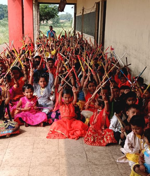 एम . ङी . काळे इंग्लिश मिडीयम स्कूल तांदुळवाडी येथे दांडीया उत्सव साजरा