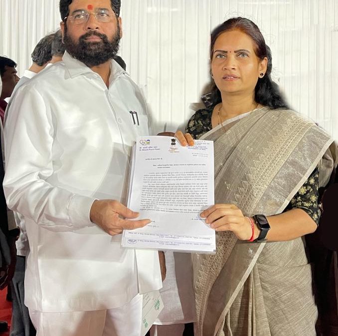 नाशिक जिल्ह्याचा दुष्काळ ग्रस्त यादीत  समावेश करावा – डॅा. भारती पवार, मुख्यमंत्री व उपमुख्यमंत्री यांची मुंबईत भेट घेवुन केली मागणी
