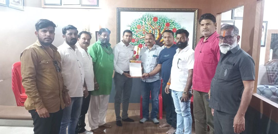 मराठा आरक्षण संदर्भातील कागदपत्रां बाबत तहसीलदारांनी वैयक्तिक लक्ष पुरवावे – मनमाड शहरप्रमुख बोरसे यांचे निवेदन