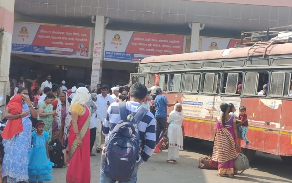 नांदगांव बसस्थानकातुन सुटणार्या बस मधून चोर महिलांनी प्रवासी महिलांचे दागिने लांबविले